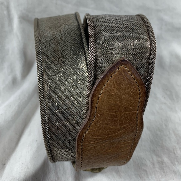 Awesome vintage  silver metallic mesh with brass tone belt x small - Picture 4 of 14
